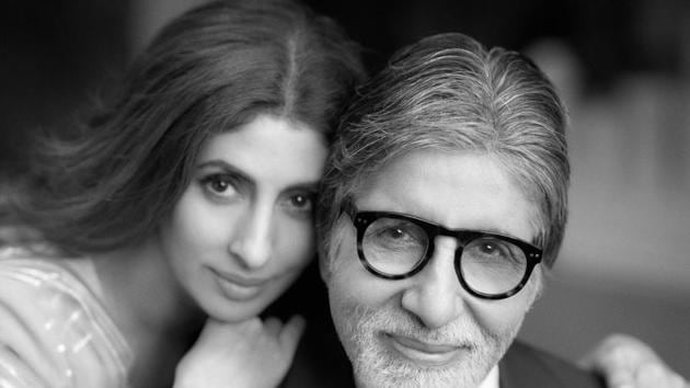 Shweta Nanda poses with her dad Amitabh Bachchan.