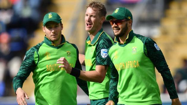 South Africa's Chris Morris (C) celebrates with teammates after the dismissal of Afghanistan's Ikram Ali Khil. (AFP)