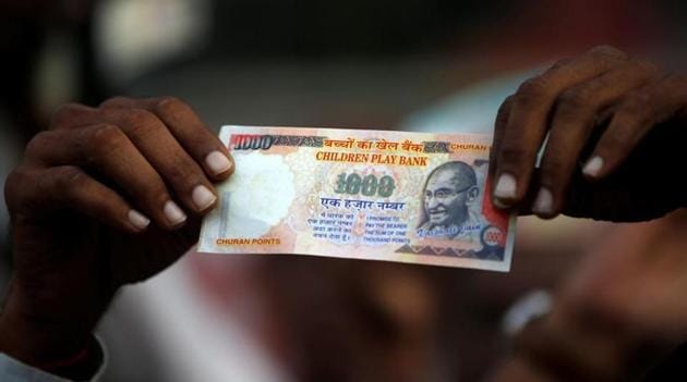 Pune police have registered a case against unidentified persons for depositing fake notes of Rs 1,000 and Rs 500 at Union Bank of India, Tilak road branch during demonetisation in November 2016.(REUTERS)