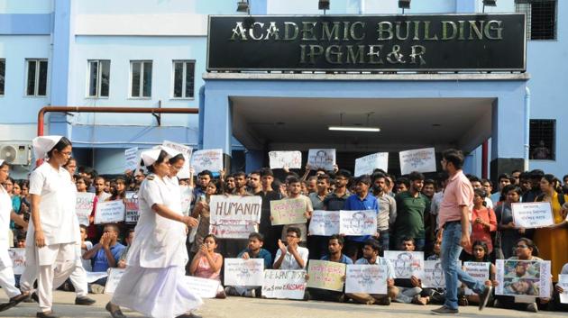 Patients have been facing the heat of junior doctors’ protest in West Bengal as services remained affected in state-run hospitals (Photo by Samir Jana/Hindustan Times) Patients have been facing the heat of junior doctors’ protest in West Bengal as services remained affected in state-run hospitals (Photo by Samir Jana/Hindustan Times)