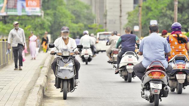 Vehicles driving on the wrong side of the road often cause severe accidents, according to traffic departement officials. (In picture) A commuter seen driving on the wrong side of the road. (HT FILE PHOTO) Vehicles driving on the wrong side of the road often cause severe accidents, according to traffic departement officials. (In picture) A commuter seen driving on the wrong side of the road. (HT FILE PHOTO)
