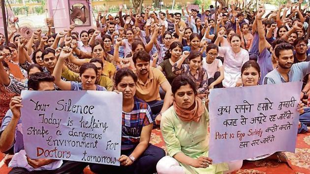 Resident doctors stage protest over the suicide of an MD student, at the Postgraduate Institute of Medical Services, Rohtak, on Sunday, June 16, 2019.. (HT Photo) Resident doctors stage protest over the suicide of an MD student, at the Postgraduate Institute of Medical Services, Rohtak, on Sunday, June 16, 2019.. (HT Photo)