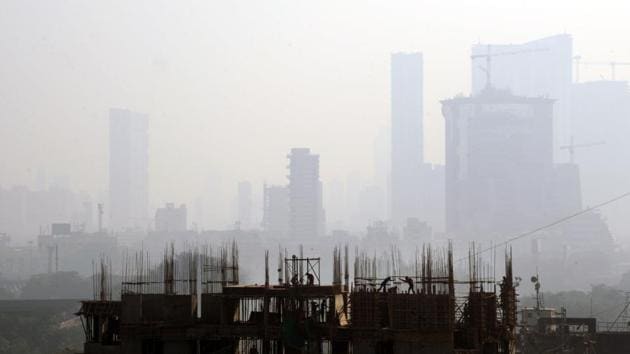 Meteorological factors in Mumbai allow the tinier, deadlier pollutants to stay in the air longer.(HT File) Meteorological factors in Mumbai allow the tinier, deadlier pollutants to stay in the air longer.(HT File)