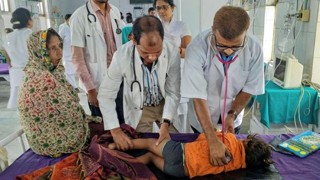 At least 100 children have lost their lives due to acute encephalitis syndrome (AES) in Bihar’s Muzaffarpur, officials said on Monday. According to official data, 83 children have died in Sri Krishna Medical College and Hospital (SKMCH), while 17 have lost their lives in Kejriwal hospital in the city. (PTI)