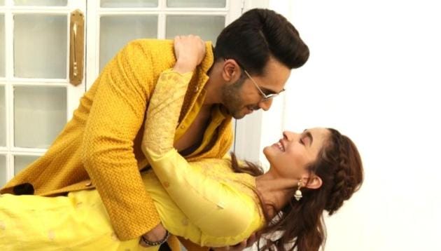 Actors Varun Dhawan and Alia Bhatt at a photo shoot during the promotions of their film Kalank in New Delhi.(IANS)