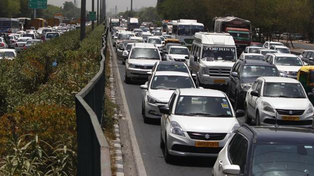 Two more Karol Bagh roads — Hardhyan Singh Marg and Pyarelal Road — will be made one-way for traffic from today as part of a comprehensive traffic plan to pedestrianise and decongest one of the busiest market places in the Capital. (Yogendra Kumar/HT PHOTO (Representative)) Two more Karol Bagh roads — Hardhyan Singh Marg and Pyarelal Road — will be made one-way for traffic from today as part of a comprehensive traffic plan to pedestrianise and decongest one of the busiest market places in the Capital. (Yogendra Kumar/HT PHOTO (Representative))