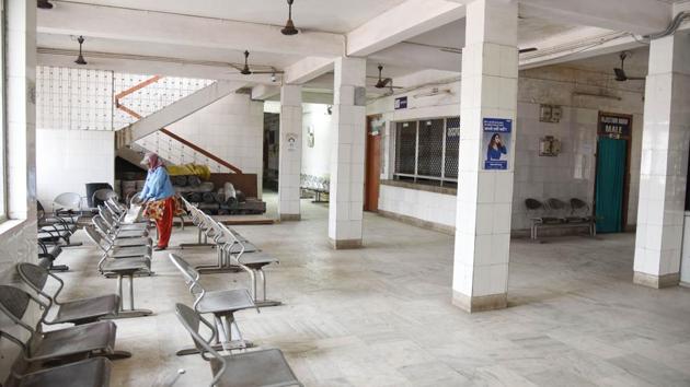 OPD in Jamshedpur’s MGMMCH wore a deserted look on Sunday, June 17, 2019, afternoon even as doctors geared up for a nationwide strike on Monday in solidarity of doctors attacked in West Bengal in Jamshedpur.(Manoj Kumar / HT Times) OPD in Jamshedpur’s MGMMCH wore a deserted look on Sunday, June 17, 2019, afternoon even as doctors geared up for a nationwide strike on Monday in solidarity of doctors attacked in West Bengal in Jamshedpur.(Manoj Kumar / HT Times)