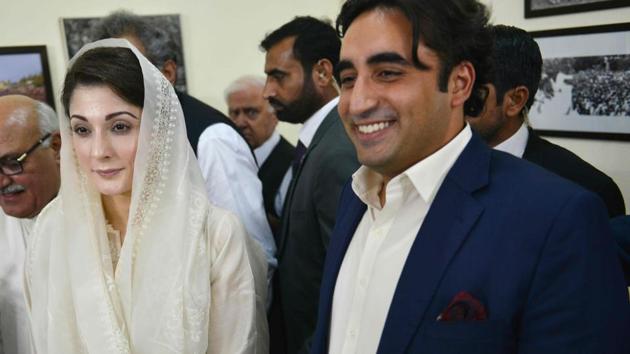 Maryam Nawaz of the PML-N and Bilawal Bhutto of Pakistan Peoples Party met in Lahore to discuss the contemporary political situation in Pakistan.(AFP Photo)