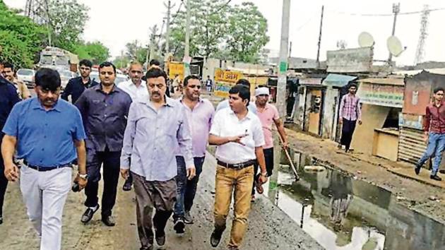 With the monsoon around the corner, state PWD minister Rao Narbir Singh, along with the department officials, on Monday, inspected the stormwater drains along the Delhi-Gurgaon Expressway and those in Behrampur village. (HT Photo) With the monsoon around the corner, state PWD minister Rao Narbir Singh, along with the department officials, on Monday, inspected the stormwater drains along the Delhi-Gurgaon Expressway and those in Behrampur village. (HT Photo)