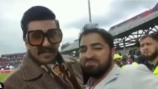 Ranveer Singh consoles a Pakistani fan post the India vs Pakistan match.