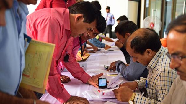 Unlike last year, from this year all individuals (apart from super senior citizens—individuals above the age of 80 years) need to compulsorily file their ITRS electronically.(HT File Photo/Representative image)