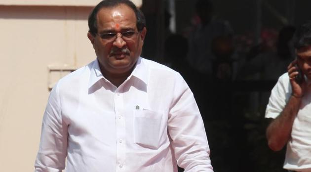 Former Congressman Radhakrishna Vikhe Patil is now housing minister in the BJP-Sena government.(HT FILE)