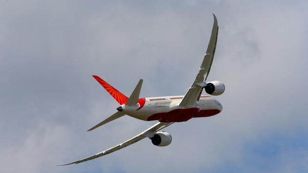 An Air India pilot ordered a crew member to wash his tiffin, resulting in an argument that delayed the flight by an hour. Air India has de-rostered the Captain and a crew member of the Bengaluru-Delhi flight AI 772 for getting into a heated argument in public view on board the plane on Monday. (Pascal Rossignol / REUTERS File)