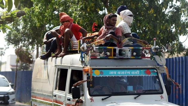 The ongoing heat wave in central Bihar continued to wreak havoc in the region, killing at least 90 people in June, officials said on Tuesday. Chief secretary Deepak Kumar said on Monday as many as 562 persons suffering from heatstroke were admitted in government hospitals in different parts of the state. (Parwaz Khan / HT File)