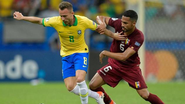 Brazil's Arthur (L) and Venezuela's Yangel Herrera vie for the ball during their Copa America football tournament group match at the Fonte Nova Arena in Salvador, Brazil, on June 18, 2019.(AFP)