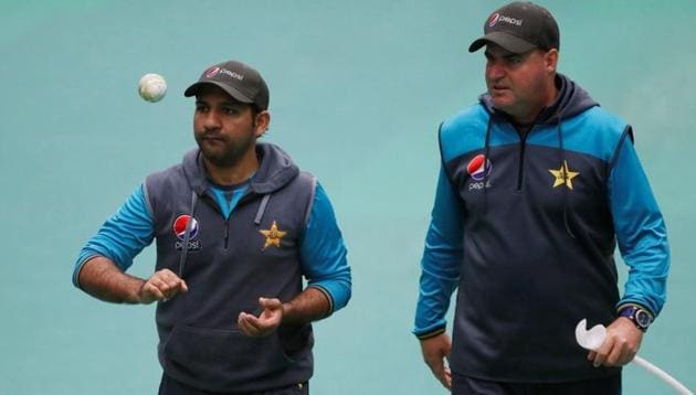 Pakistan coach Mickey Arthur and captain Sarfaraz Ahmed(Action Images via Reuters)