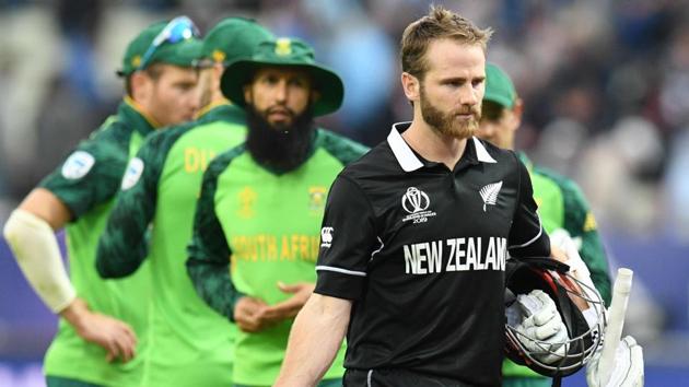 New Zealand's captain Kane Williamson (C) greets the other players after scoring the winning runs to end the 2019 Cricket World Cup group stage match between New Zealand and South Africa at Edgbaston in Birmingham, central England, on June 19, 2019. - New Zealand won by 4 wickets (AFP) New Zealand's captain Kane Williamson (C) greets the other players after scoring the winning runs to end the 2019 Cricket World Cup group stage match between New Zealand and South Africa at Edgbaston in Birmingham, central England, on June 19, 2019. - New Zealand won by 4 wickets (AFP)