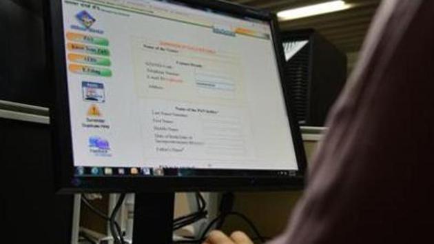 The proposed tax move would put at least Rs 2,500 more in the hands of each of India’s 50 million taxpayers.(HT File Photo/ Representative Image) The proposed tax move would put at least Rs 2,500 more in the hands of each of India’s 50 million taxpayers.(HT File Photo/ Representative Image)