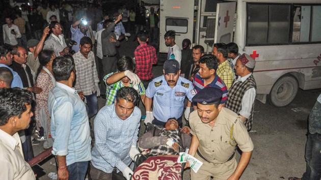 Rescue teams led by Banjar sub-divisional magistrate MR Bhardwaj rushed to the spot and shifted the injured to the hospital with the help of local villagers.(PTI)