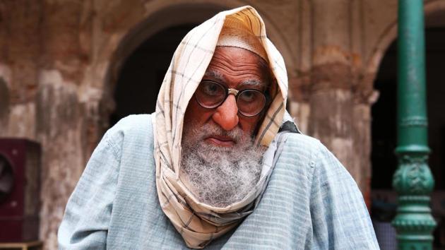 Amitabh Bachchan plays an old man in hoojit Sircar’s Gulabo Sitabo.