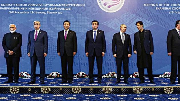 (L-R) India’s Prime Minister Narendra Modi, Kazakhstan’s President Kassym-Jomart Tokayev, China’s President Xi Jinping, Kyrgyzstan’s President Sooronbay Jeenbekov, Russia’s President Vladimir Putin, Pakistan’s Prime Minister Imran Khan, Tajikistan’s President Emomali Rakhmon and Uzbekistan’s President Shavkat Mirziyoyev pose for a family photo during the Shanghai Cooperation Organization (SCO) summit in Bishkek, Kyrgyzstan June 14, 2019. (Reuters file) (L-R) India’s Prime Minister Narendra Modi, Kazakhstan’s President Kassym-Jomart Tokayev, China’s President Xi Jinping, Kyrgyzstan’s President Sooronbay Jeenbekov, Russia’s President Vladimir Putin, Pakistan’s Prime Minister Imran Khan, Tajikistan’s President Emomali Rakhmon and Uzbekistan’s President Shavkat Mirziyoyev pose for a family photo during the Shanghai Cooperation Organization (SCO) summit in Bishkek, Kyrgyzstan June 14, 2019. (Reuters file)