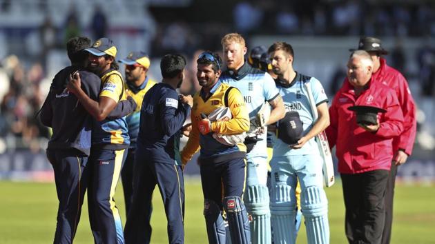 Players leave the field at the end of the Cricket World Cup match between England and Sri Lanka.(AP)