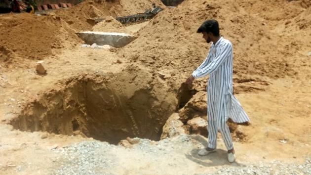 Mohammad Afzal, brother of 11-year-old Faizan, near the pit where his brother allegedly drowned to death on Tuesday.(HT Photo)