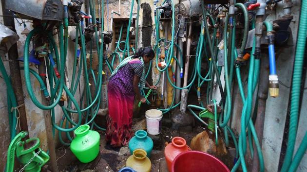 With barely 23 million cubic feet of water left in the four main reservoirs, which cumulatively have a capacity of 11,257 million cubic feet, and supply to Chennai city, the Kerala government on Thursday offered to transport two million litres of drinking water to Tamil Nadu. (PTI)