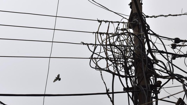 Four children were electrocuted to death when a live wire snapped and fell into a tube well pool. (Sanjeev Verma/HT PHOTO/ Representative Image) Four children were electrocuted to death when a live wire snapped and fell into a tube well pool. (Sanjeev Verma/HT PHOTO/ Representative Image)