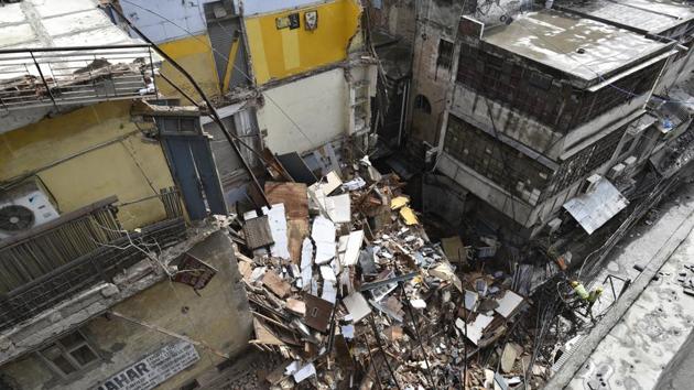A view of a building that collapsed in early morning, at BR Niranjan Dass Ligga Press Wali Gali, Sadar Bazaar, in New Delhi. (Sanchit Khanna / HT Photo) A view of a building that collapsed in early morning, at BR Niranjan Dass Ligga Press Wali Gali, Sadar Bazaar, in New Delhi. (Sanchit Khanna / HT Photo)