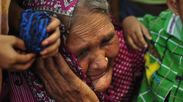 Family members of the children who were feared drowned in Indira Canal seen grieving, in Lucknow, Uttar Pradesh. The bodies of seven children were found after 24-hour search operation by police along with personnel of relief forces here. The kids drowned when a pick-up truck carrying 29 people fell into the canal. (Deepak Gupta / HT Photo) Family members of the children who were feared drowned in Indira Canal seen grieving, in Lucknow, Uttar Pradesh. The bodies of seven children were found after 24-hour search operation by police along with personnel of relief forces here. The kids drowned when a pick-up truck carrying 29 people fell into the canal. (Deepak Gupta / HT Photo)
