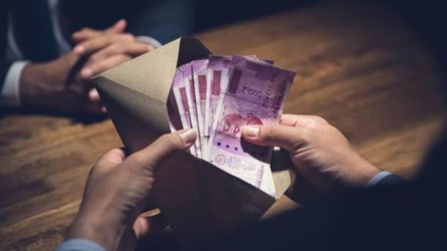 Since he did not wish to pay her, he approached the ACB and informed them of his situation. On Saturday, the ACB laid a trap at the Andheri metropolitan court and caught Jagtap taking the bribe.(HT Photo) Since he did not wish to pay her, he approached the ACB and informed them of his situation. On Saturday, the ACB laid a trap at the Andheri metropolitan court and caught Jagtap taking the bribe.(HT Photo)