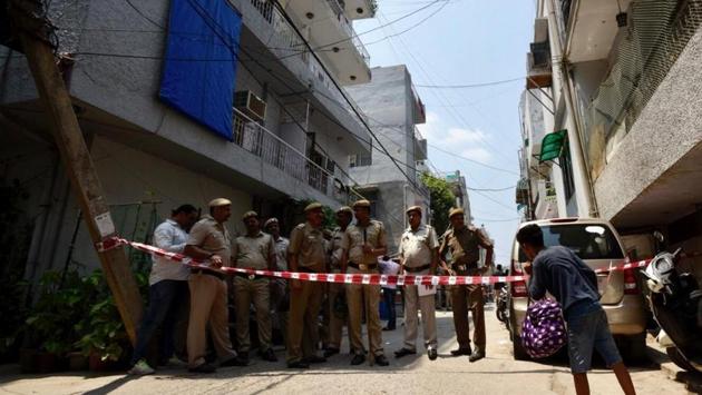 Vasant Apartments in Vasant Vihar where a couple and their maid was found murdered Sunday morning. (Burhaan Kinu/HT Photo) Vasant Apartments in Vasant Vihar where a couple and their maid was found murdered Sunday morning. (Burhaan Kinu/HT Photo)