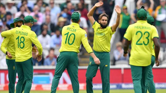 South Africa's Imran Tahir (2R) celebrates with teammates after the dismissal of Pakistan's Fakhar Zaman. (AFP)