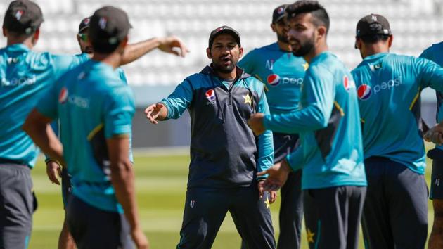 Pakistan's captain Sarfaraz Ahmed (C) gestures to his players. (AFP) Pakistan's captain Sarfaraz Ahmed (C) gestures to his players. (AFP)