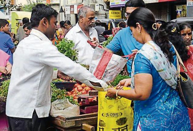The conscientious, environmentally-conscious residents of Pune have embraced the cloth bag. They keep them handy in their cars and scooters and never go outside without their cloth bags. (HT/PHOTO) The conscientious, environmentally-conscious residents of Pune have embraced the cloth bag. They keep them handy in their cars and scooters and never go outside without their cloth bags. (HT/PHOTO)