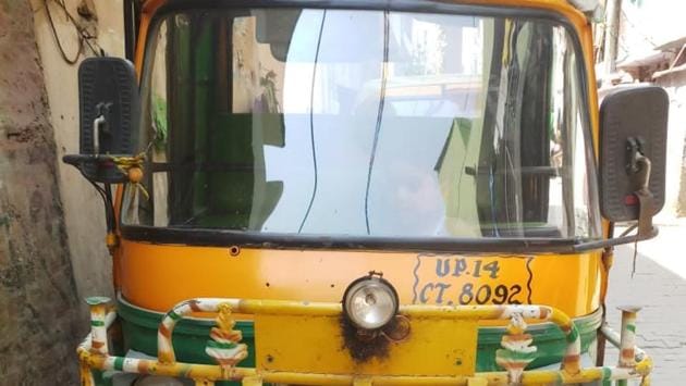 Navin Anand’s auto rickshaw has been parked in his home since his death in March this year. (HT PHoto) Navin Anand’s auto rickshaw has been parked in his home since his death in March this year. (HT PHoto)