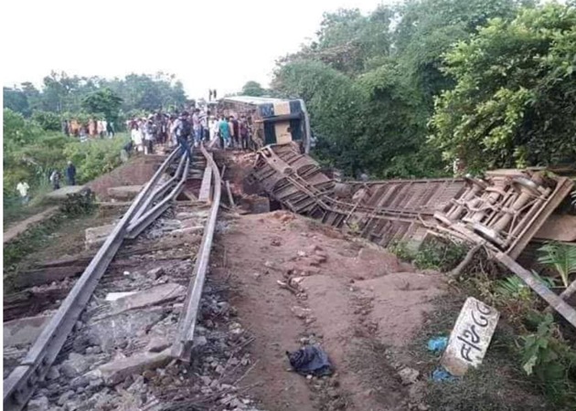 Scores of people were trapped in the accident at Kalaura, 300 kilometres (185 miles) from Dhaka.(Twitter/ Abdullah Shahed)