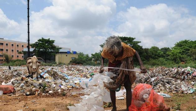 A ragpicker collecting bio medical waste behind the incinerator unit at RIMS premises in Ranchi, on Sunday, June 23, 2019.(Diwakar Prasad/ HT Photo)