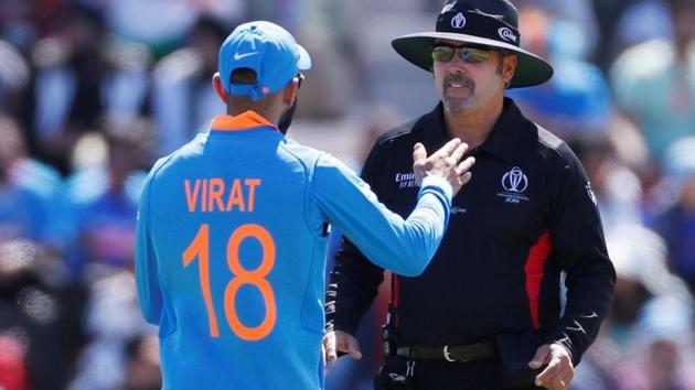 India's Virat Kohli talks to umpire Richard Illingworth(Action Images via Reuters)