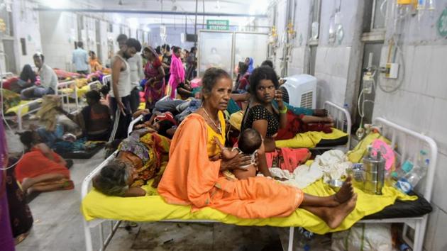 The Centre and Bihar government have been ordered by the Supreme Court to respond to a petition that blamed the deaths due to acute encephalitis syndrome in Muzaffarpur on negligence and inaction by health authorities. The government, will have to satisfy the court that there was no laxity and there were adequate number of doctors and medicines. It also wanted the government to explain nutrition, health and hygiene issues. (Parwaz Khan / HT File)