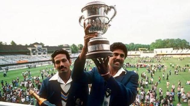 Kapil Dev and Mohinder Amarnath celebrate with the 1983 World Cup trophy.(Twitter)