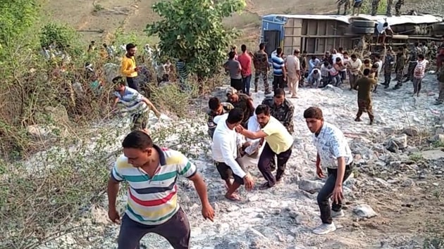 Six people were killed and around 39 injured when a bus they were travelling in fell into a gorge in Jharkhand. (ANI photo)