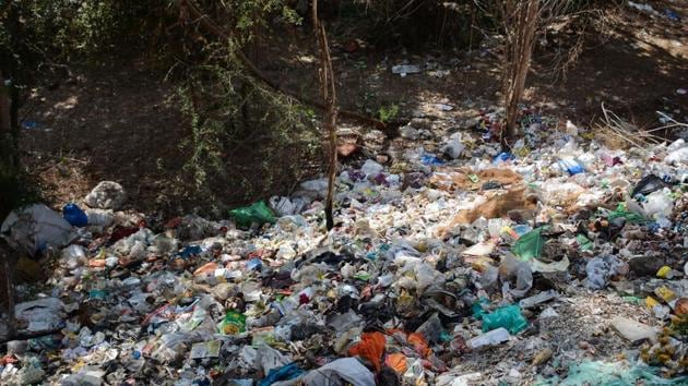 Civic bodies across the state have been going easy on citizens caught violating the plastic ban which was implemented on June 23, 2018 (Milind Saurkar/HT Photo) Civic bodies across the state have been going easy on citizens caught violating the plastic ban which was implemented on June 23, 2018 (Milind Saurkar/HT Photo)