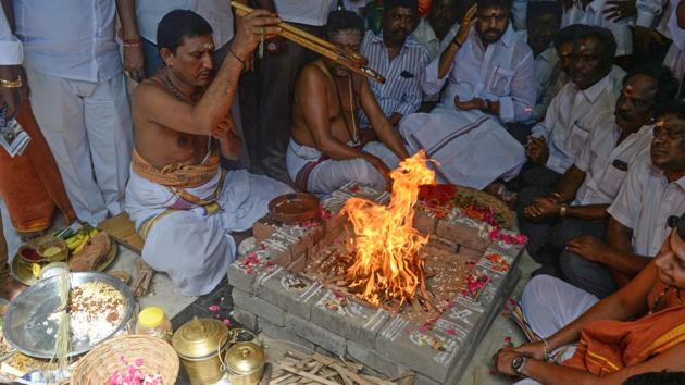 Members of AIADMK perform ‘yagna’ rituals to ensure good rains. Pradeep John, a local weather expert known online as “Tamil Nadu Weatherman”, said if families in the area had spent their money on rain-collection equipment instead of truckloads of water they would be “self-sufficient” now. “We’ve got almost 1,300-1,400 millimetres of rainfall every year. So that is a very significant amount of rainfall,” he told AFP. (Arun Sankar / AFP) Members of AIADMK perform ‘yagna’ rituals to ensure good rains. Pradeep John, a local weather expert known online as “Tamil Nadu Weatherman”, said if families in the area had spent their money on rain-collection equipment instead of truckloads of water they would be “self-sufficient” now. “We’ve got almost 1,300-1,400 millimetres of rainfall every year. So that is a very significant amount of rainfall,” he told AFP. (Arun Sankar / AFP)