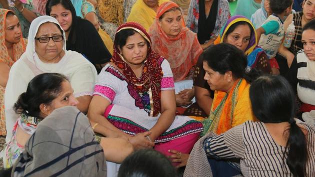 Wife (C) of Dera Sacha Sauda follower Mohinder Pal Bittu who was killed in Nabha jail, seen with mourners in Kotkapura, on Sunday, June 23, 2019. (Sanjeev Kumar / HT Photo) Wife (C) of Dera Sacha Sauda follower Mohinder Pal Bittu who was killed in Nabha jail, seen with mourners in Kotkapura, on Sunday, June 23, 2019. (Sanjeev Kumar / HT Photo)