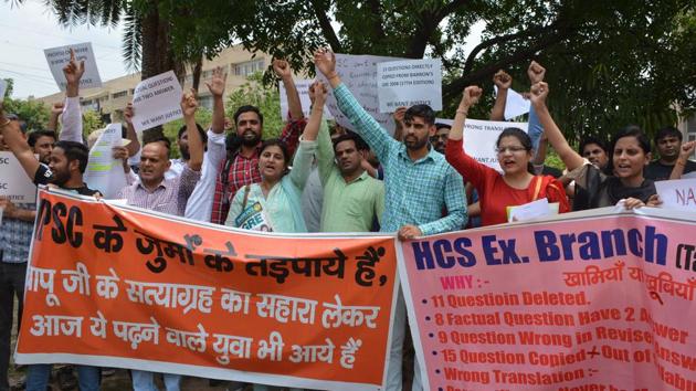 Satyagraha Being Org.By Group Of HPSC Victims in Panchkula On Monday (Sant Arora/HT) Satyagraha Being Org.By Group Of HPSC Victims in Panchkula On Monday (Sant Arora/HT)