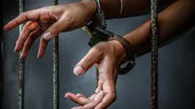 The police said the two men were booked in a murder case in 2010 in Ballabgarh, Faridabad. In 2012, a team of Faridabad police had received information that the accused men were in Pataudi.(Shutterstock) The police said the two men were booked in a murder case in 2010 in Ballabgarh, Faridabad. In 2012, a team of Faridabad police had received information that the accused men were in Pataudi.(Shutterstock)