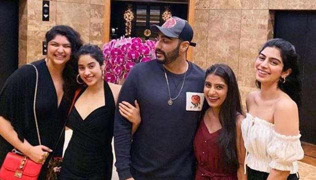 Janhvi Kapoor posted a picture with Arjun Kapoor and her sister Anshula and Khushi to wish him on actor’s birthday.(Instagram)