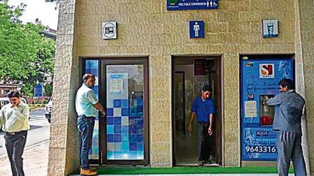 In last year, the NDMC has installed 55 smart poles with free Wi-Fi features, environment sensors with display unit, CCTV cameras and LED Street Light.(HTPhotos) In last year, the NDMC has installed 55 smart poles with free Wi-Fi features, environment sensors with display unit, CCTV cameras and LED Street Light.(HTPhotos)